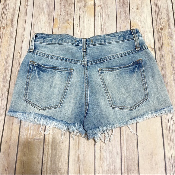 FREE PEOPLE Button Fly Frayed Shorts Size 28 - Picture 3 of 8
